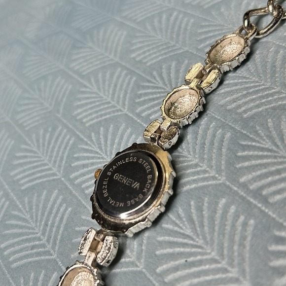 Geneva stainless steel bracelet watch - Picture 11 of 15